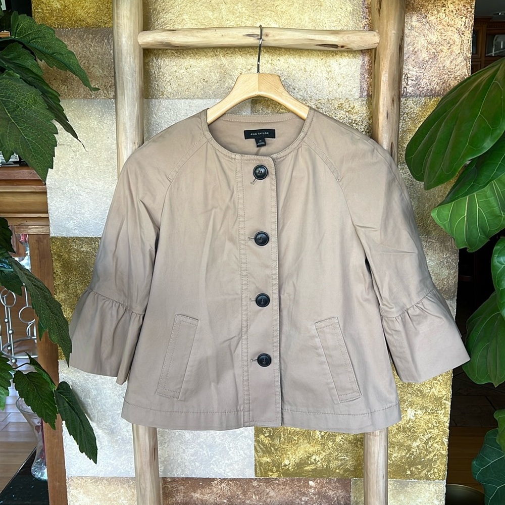 Ann Taylor Women’s Beige Collarless Ruffle Crop Button-Up Cardigan, Size XS